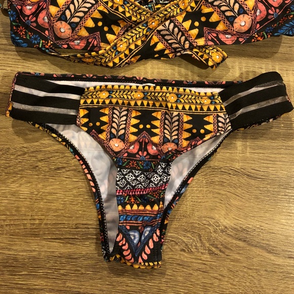 1 LEFT❗️🎉2X Host Pick🎉 Multi Print Halter Bikini - Picture 4 of 6